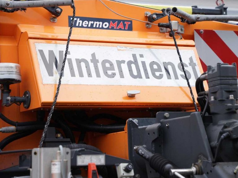 bonnorange Winterdienst Winterdienstfahrzeug von bonnorange