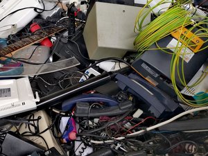 bonnorange Urban Mining: Haufen gesammelter Elektronikgeräte