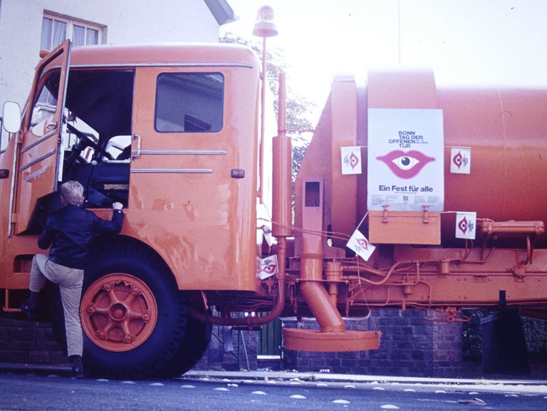 Altes Abfallsammelfahrzeug