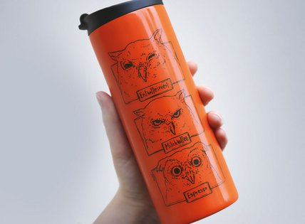 Mehrwegbecher von bonnorange mit einem Motiv des Künstlers 1zwo3