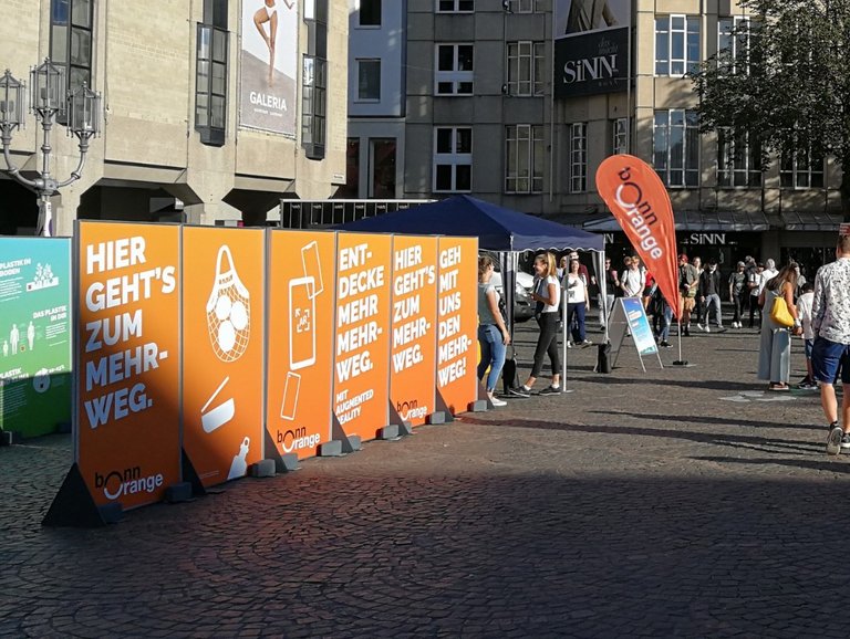 Aktionsstand bonnorange auf dem Münsterplatz Bonn